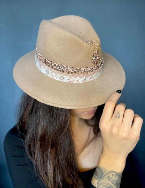 Chapeau BEIGE ET ROSE