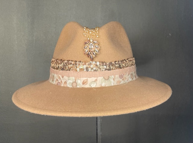 Chapeau BEIGE ET ROSE