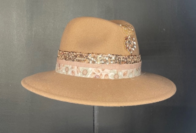 Chapeau BEIGE ET ROSE