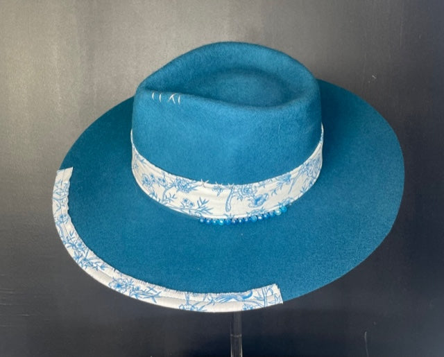 Chapeau BLEU PETROLE FLORAL