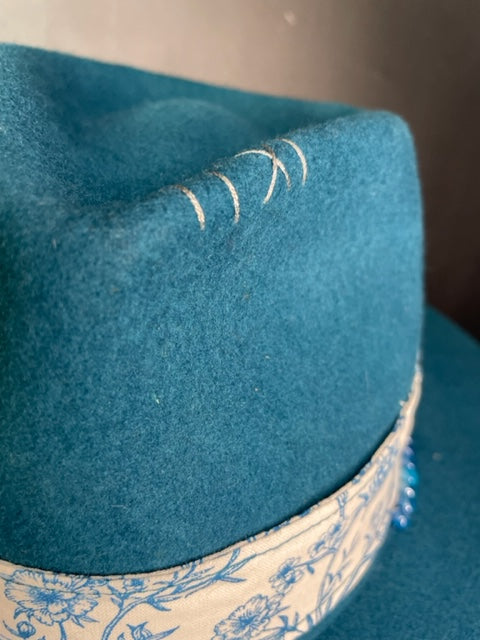 Chapeau BLEU PETROLE FLORAL