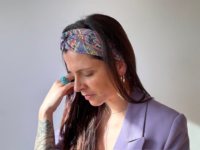 Bandeau violet à motifs