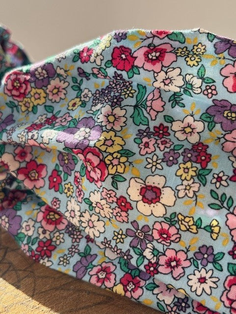Bandeau bleu ciel et petites fleurs