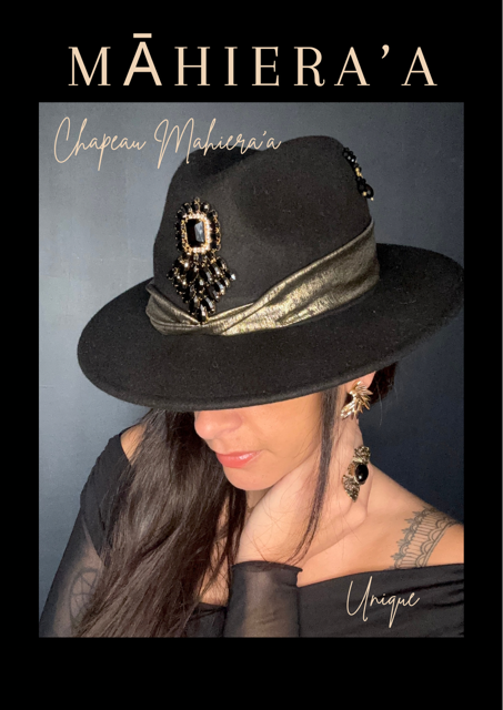 Chapeau noir et doré