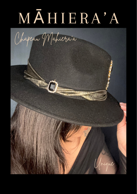 Chapeau noir et doré
