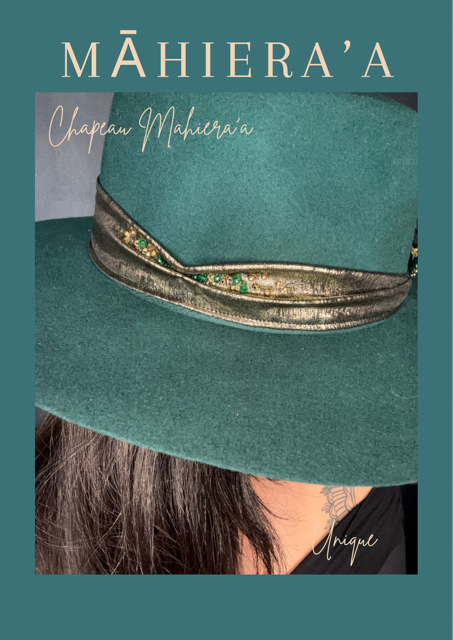 Chapeau vert et doré